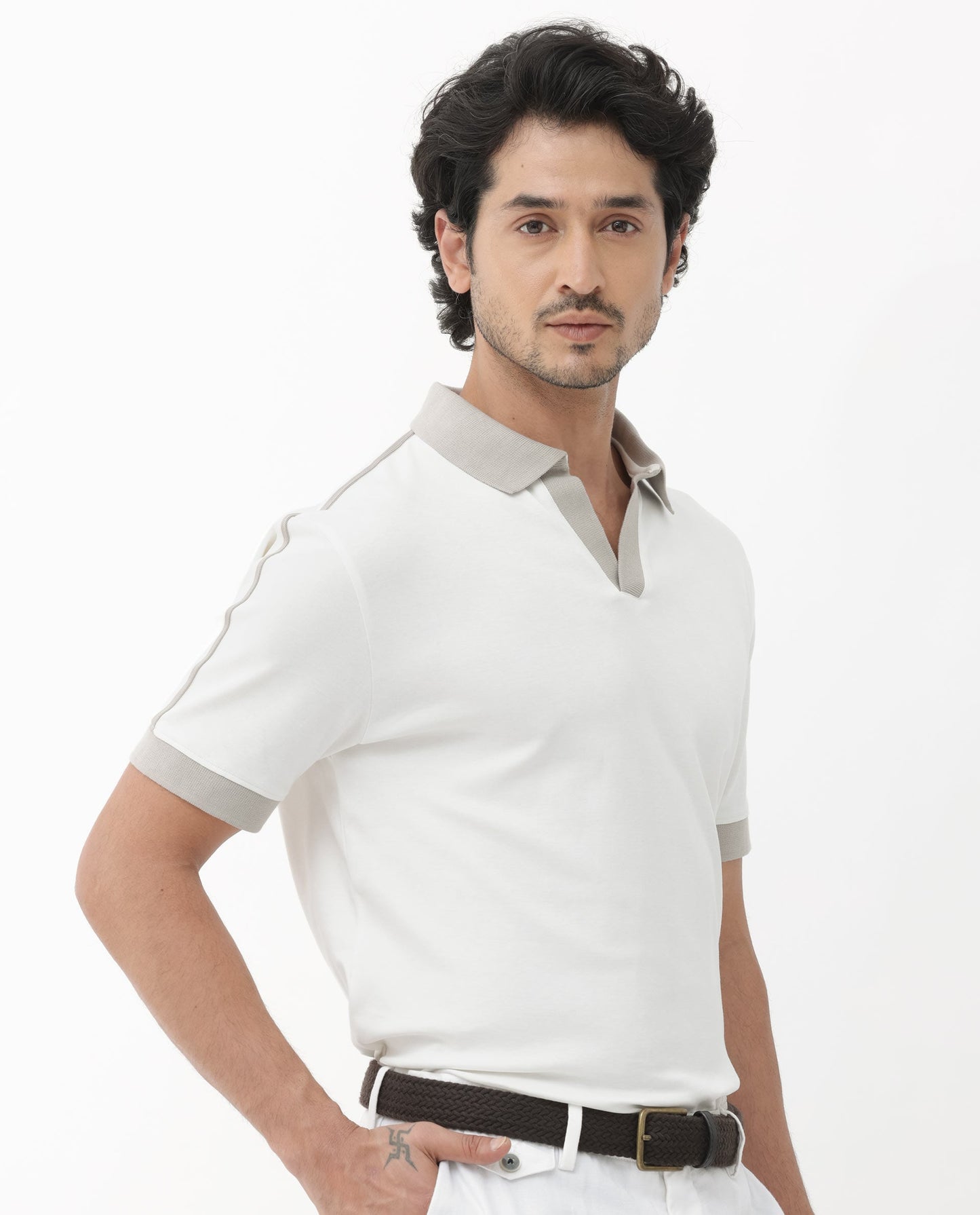 Rare Rabbit Mens Geller White Cotton Fabric Short Sleeve Solid Regular Fit Polo T-Shirt