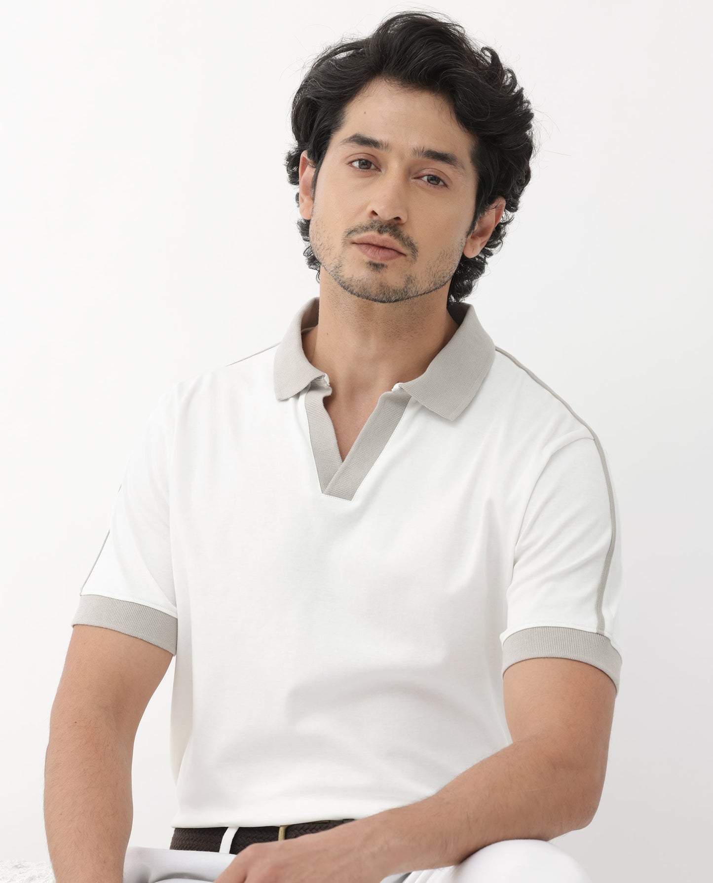 Rare Rabbit Mens Geller White Cotton Fabric Short Sleeve Solid Regular Fit Polo T-Shirt