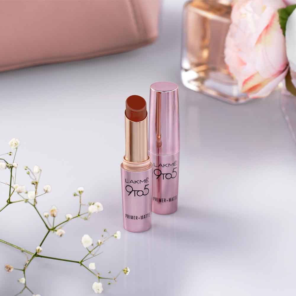 Lakmē 9to5 Powerplay Priming Matte Lipstick