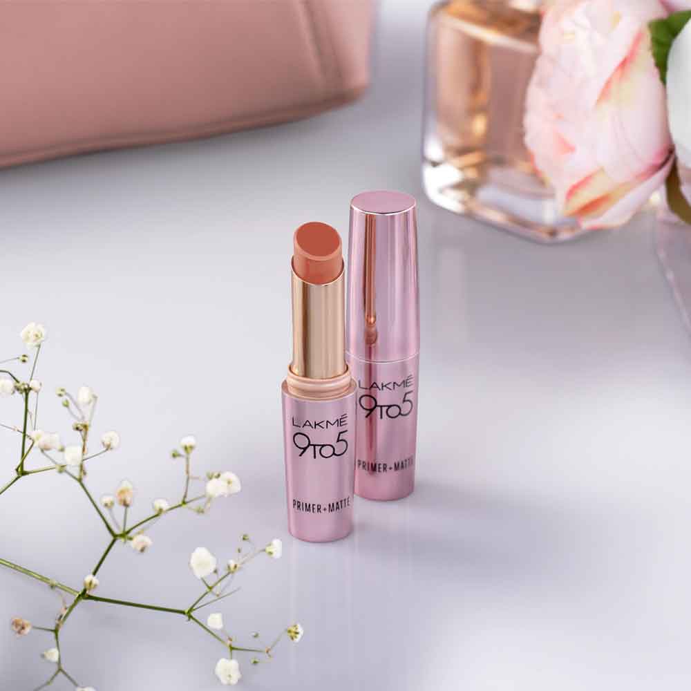 Lakmē 9to5 Powerplay Priming Matte Lipstick