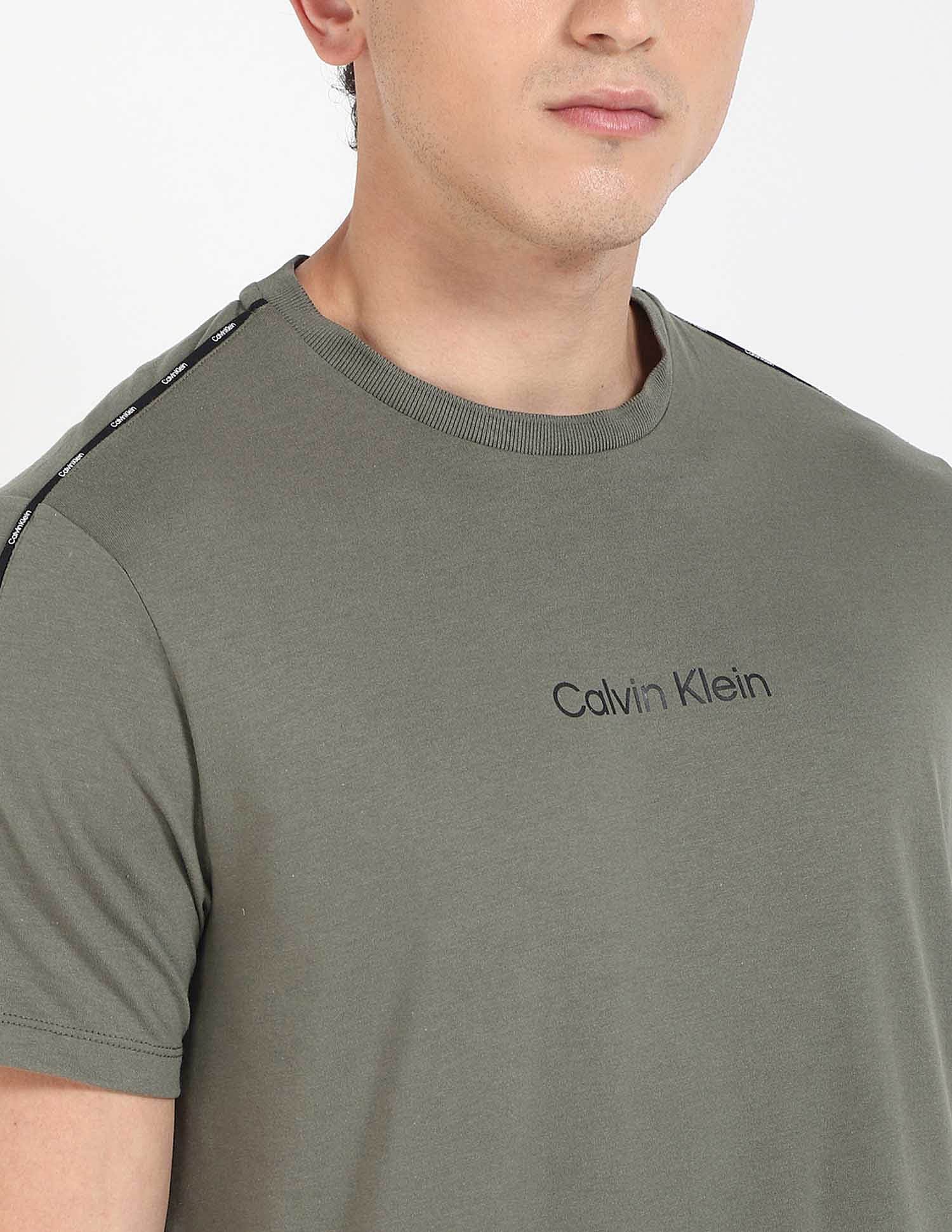 Green Solid T-shirt for Fresh Look