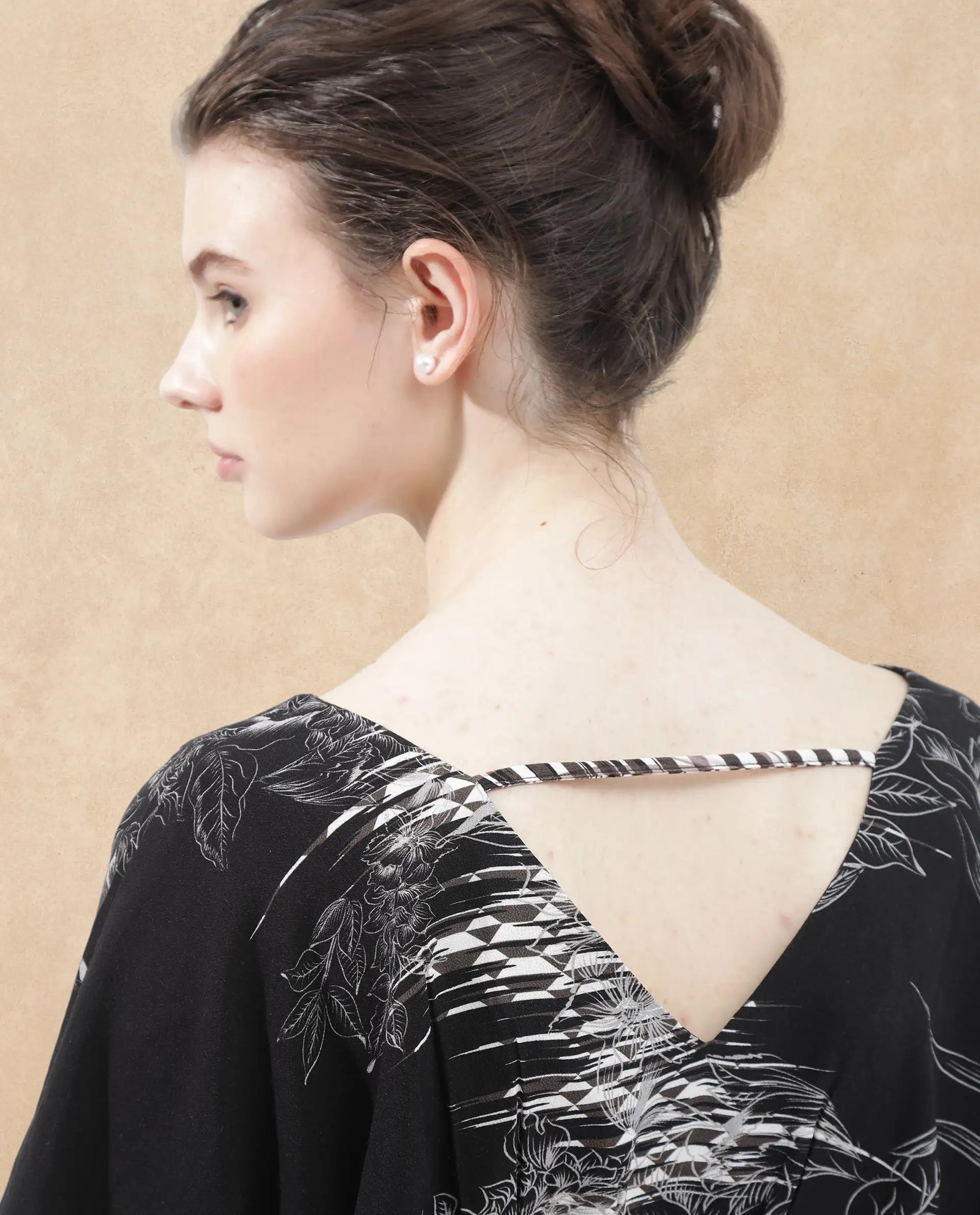 Rareism Women Deone Black Poly Viscose Elastane Fabric Regular Sleeves V-Neck  Boxy Fit Solid Top