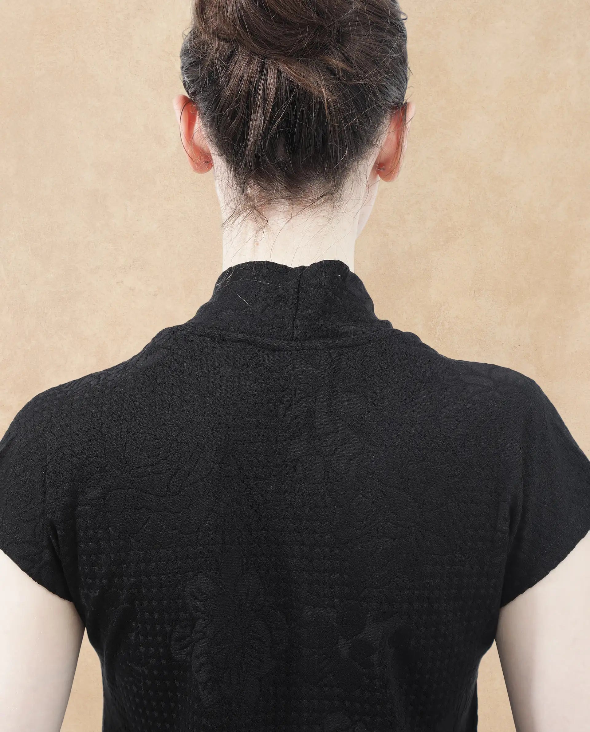 Rareism Women Deone Black Poly Viscose Elastane Fabric Regular Sleeves V-Neck  Boxy Fit Solid Top