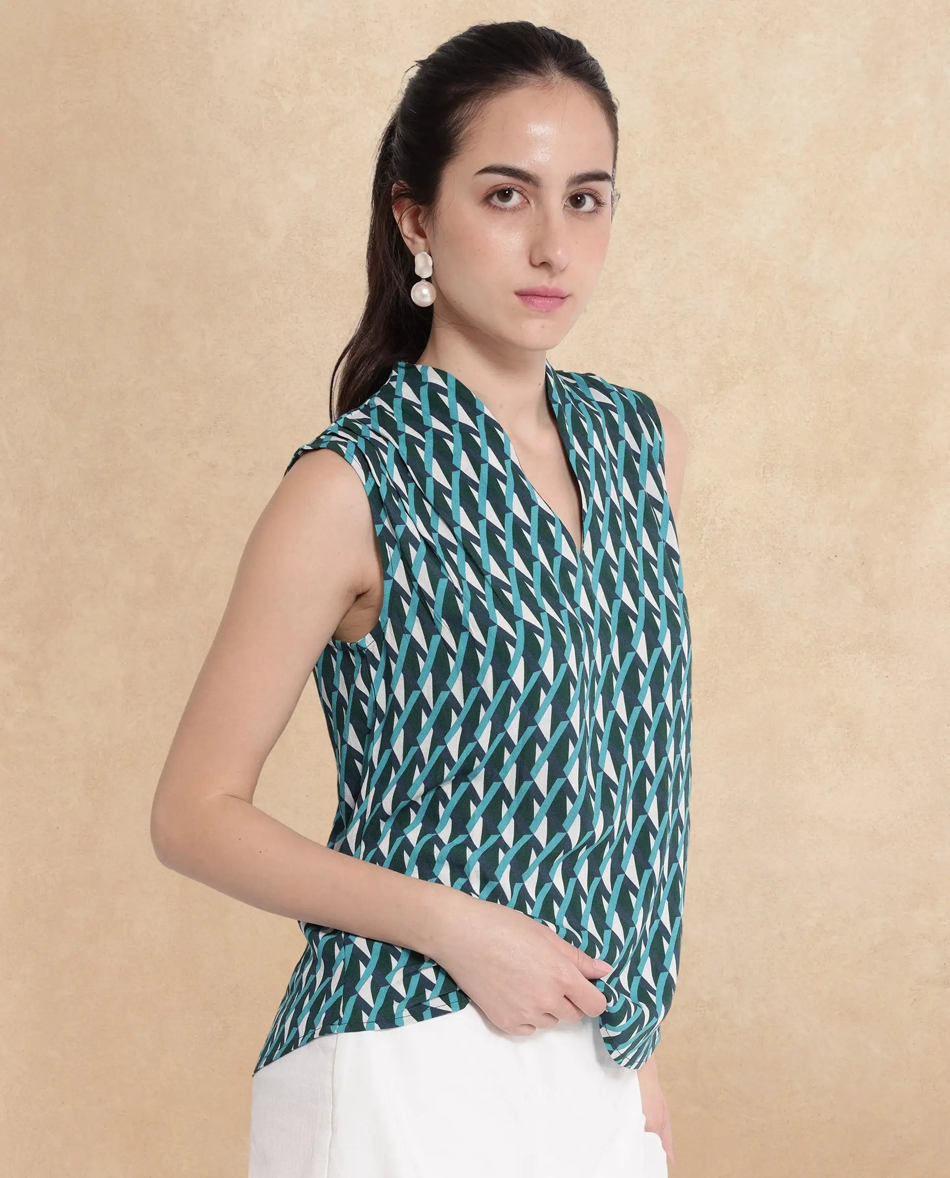 Rareism Women Livon Multi Sleeveless V-Neck Geometric Print Top