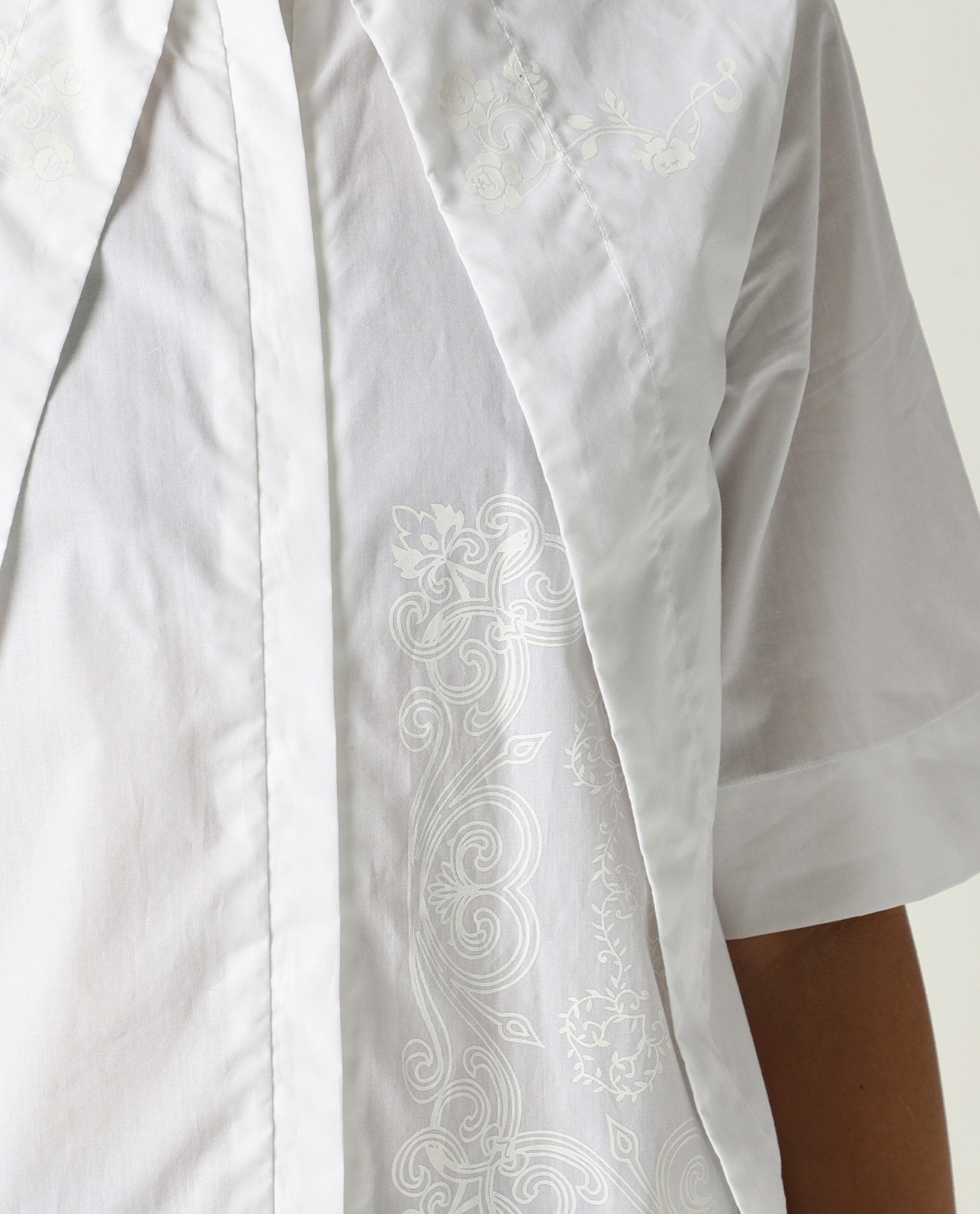 Rareism Women Flick White Cotton Fabric Regular Fit Shirt Collar Half Sleeves Solid Top