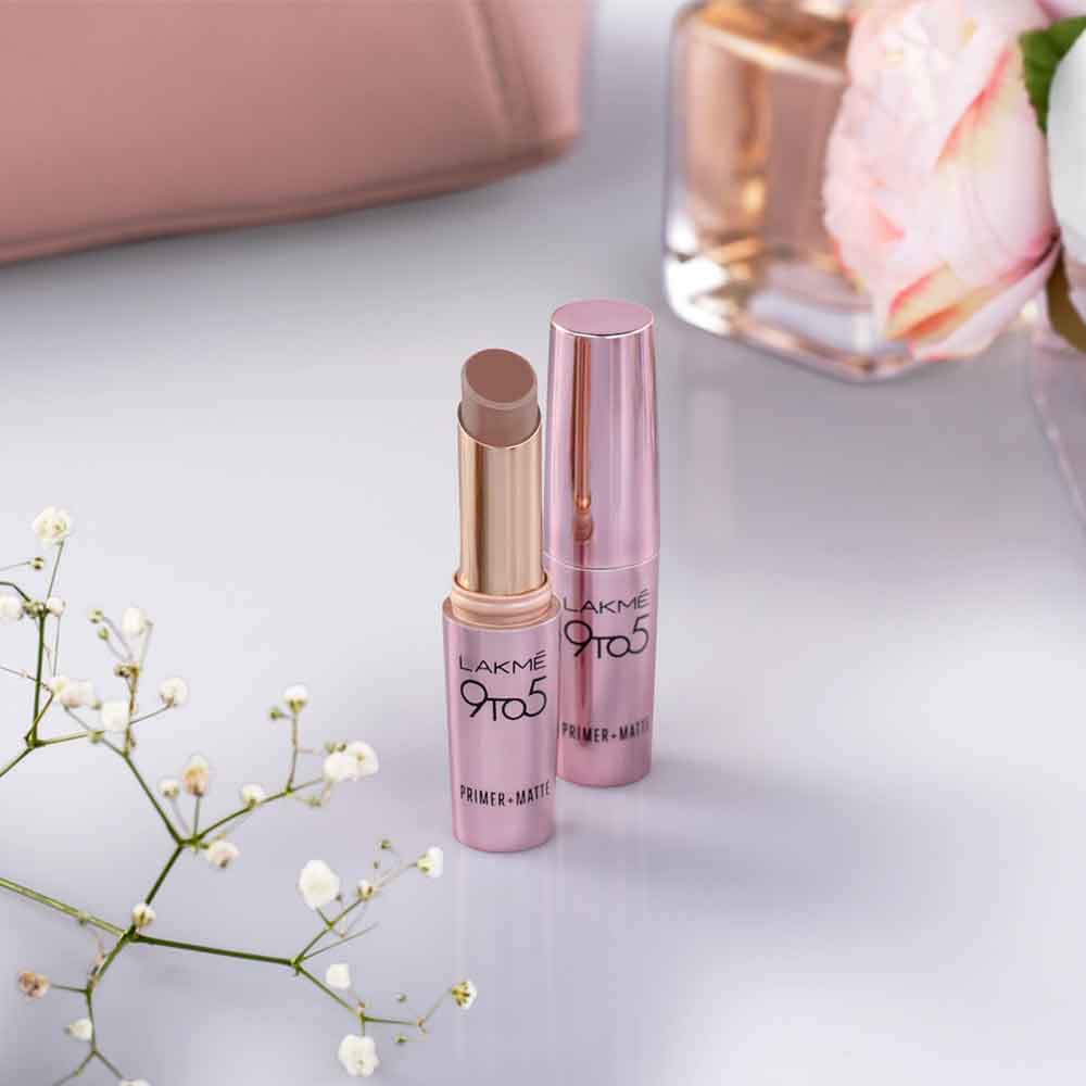 Lakmē 9to5 Powerplay Priming Matte Lipstick