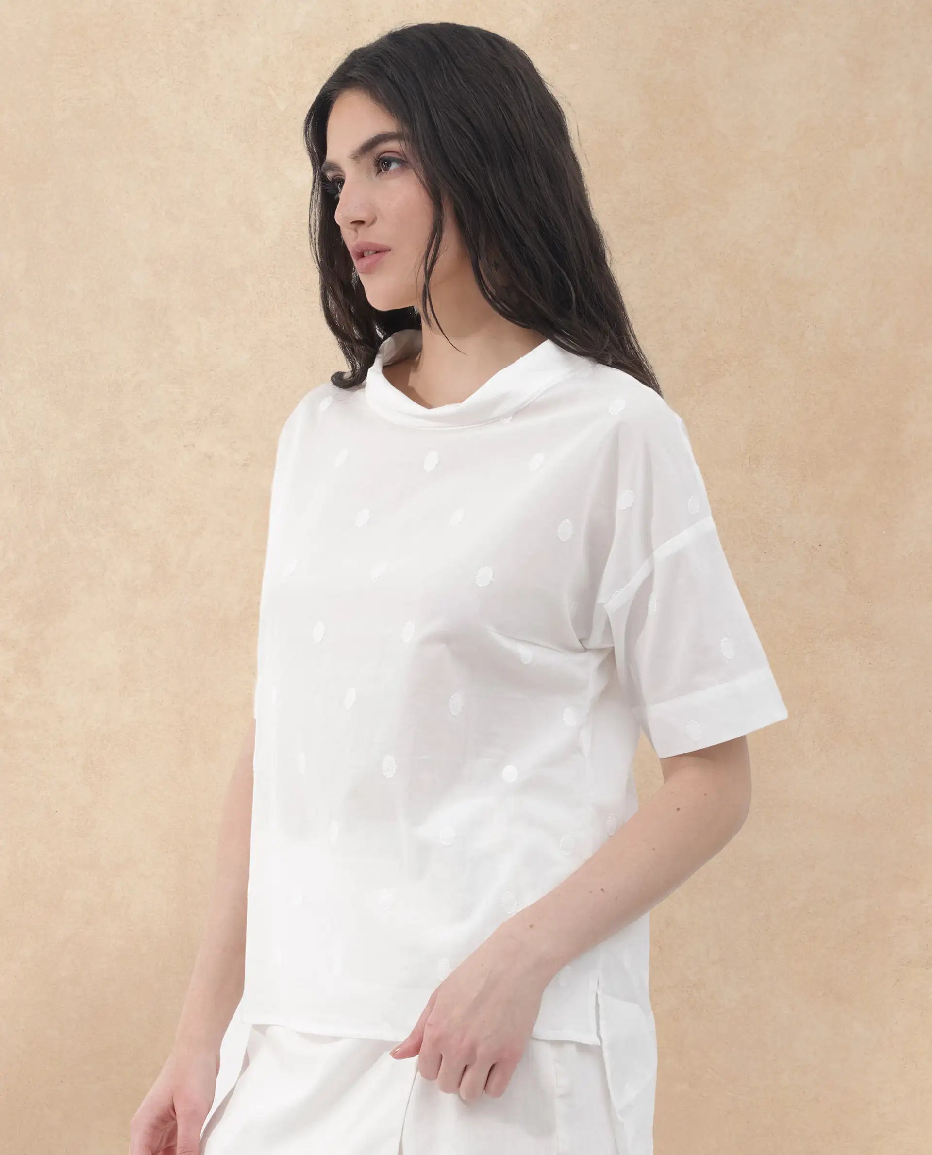 Rareism Women Raviolt White Cotton Fabric Regular Sleeves V-Neck Solid Regular Length Top