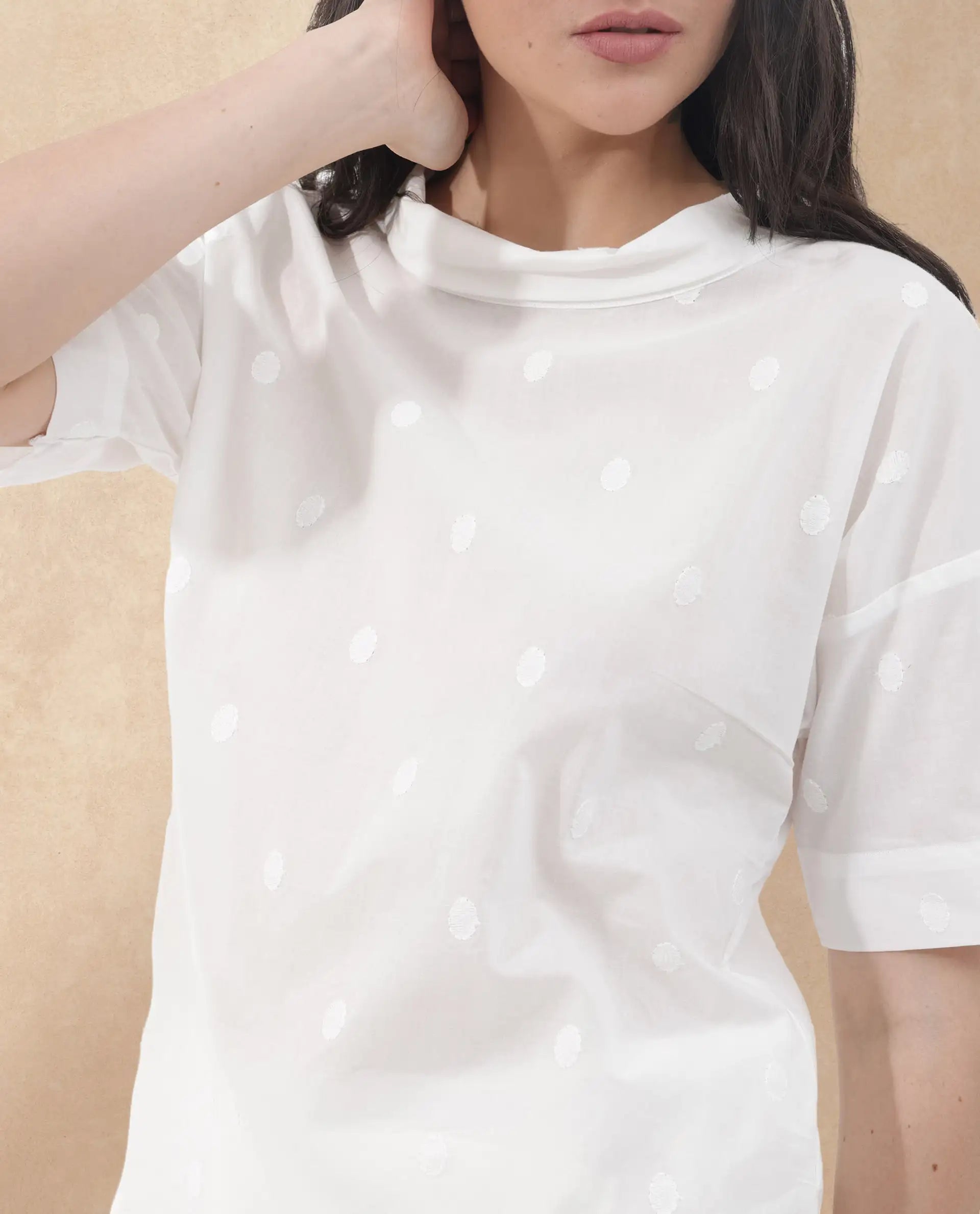 Rareism Women Raviolt White Cotton Fabric Regular Sleeves V-Neck Solid Regular Length Top