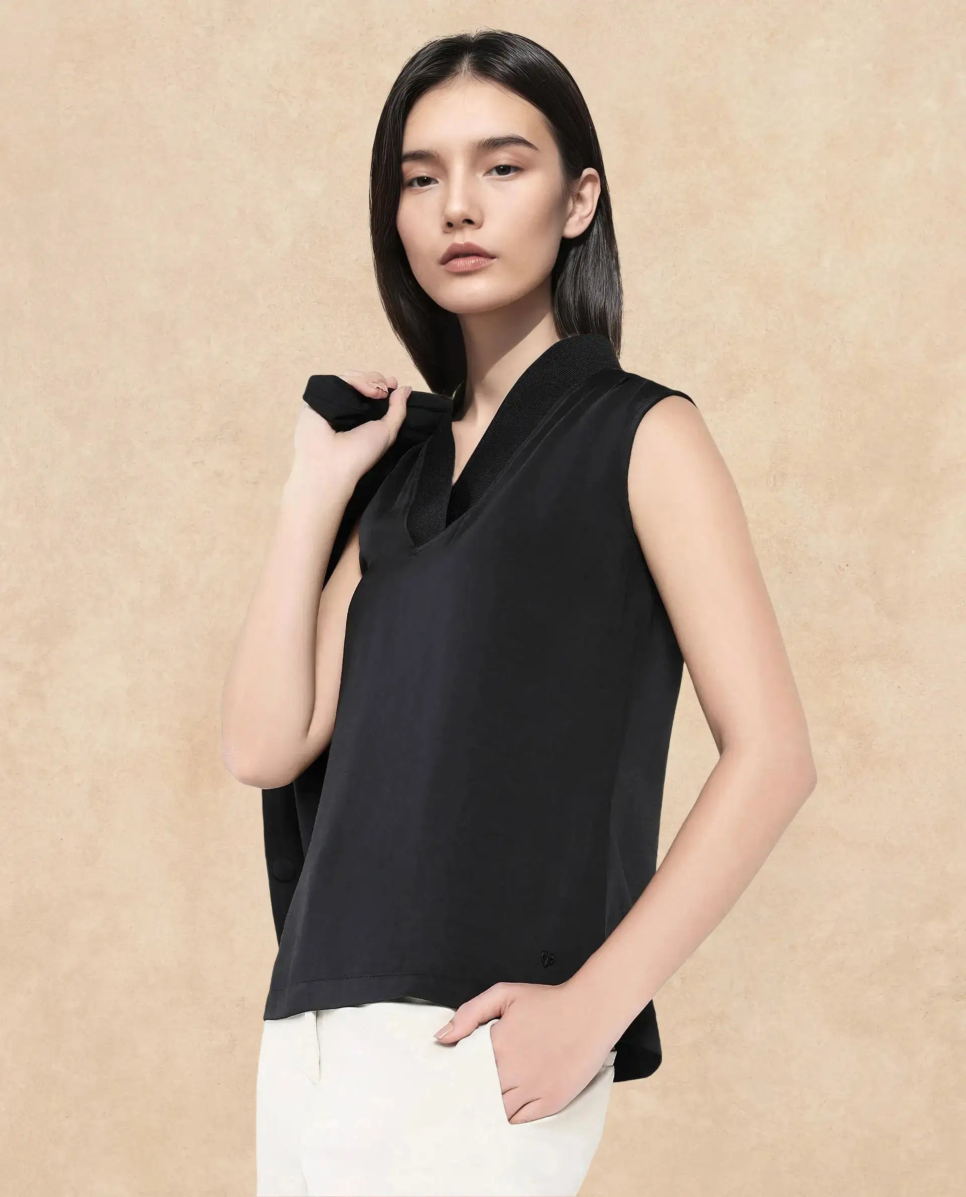 Rareism Women Siyar Black Plain Top