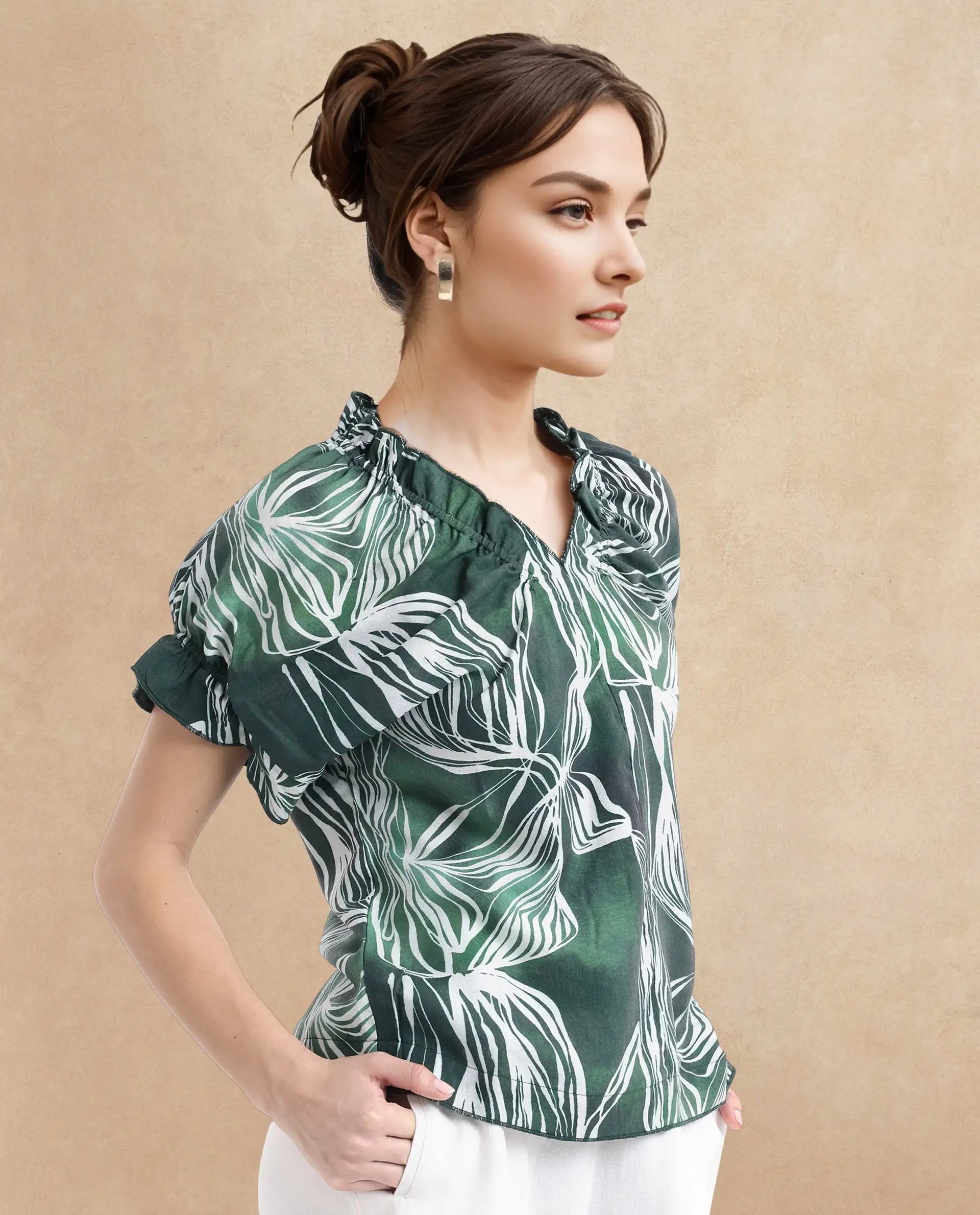 Rareism Women Tichin Green Extended Sleeves V-Neck Abstract Print Top